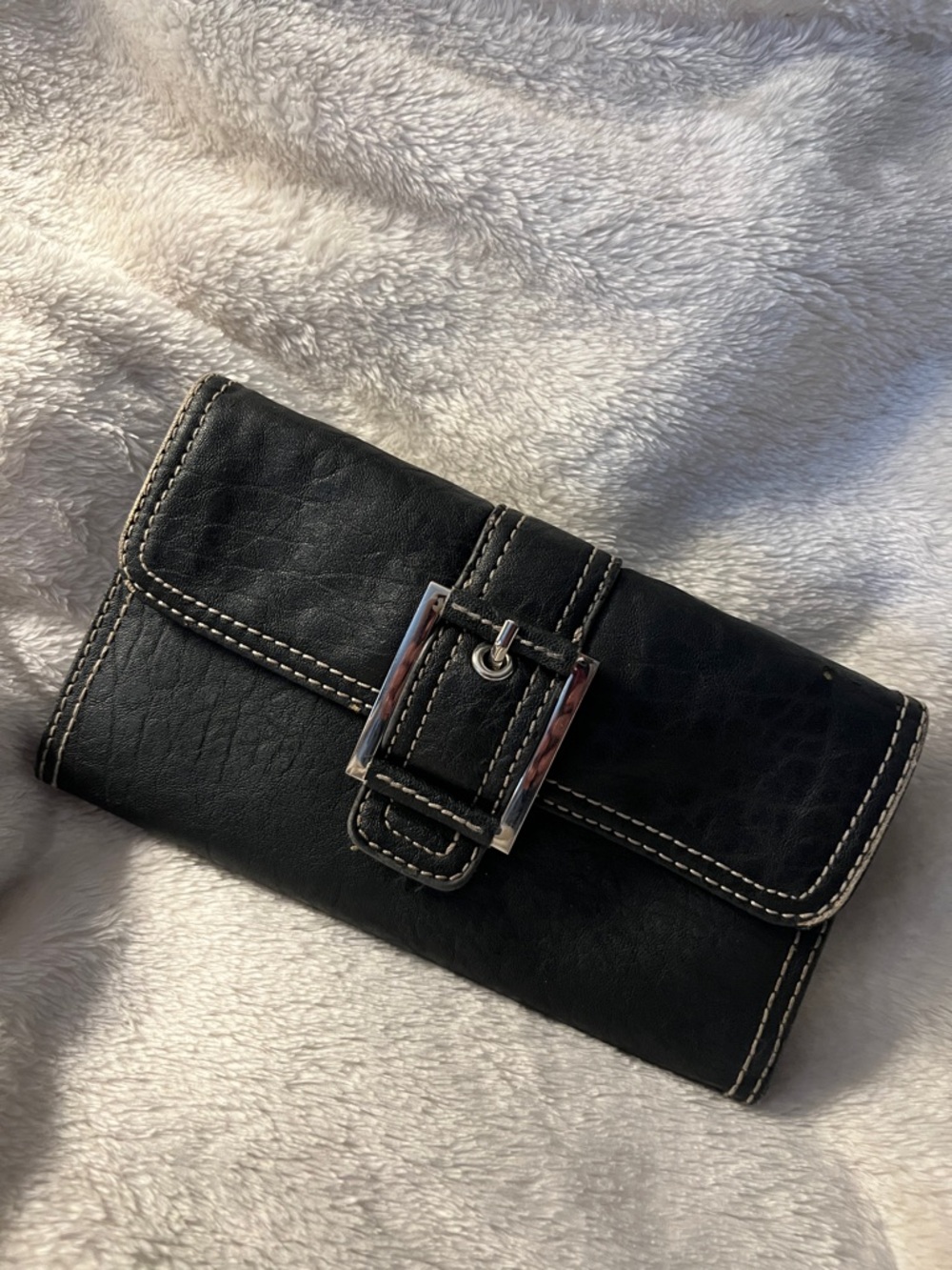 NINE WEST 💳  BLACK FAUX LEATHER BUCKLE WALLET w/MANY COMPARTMENTS & CARD SLOTS